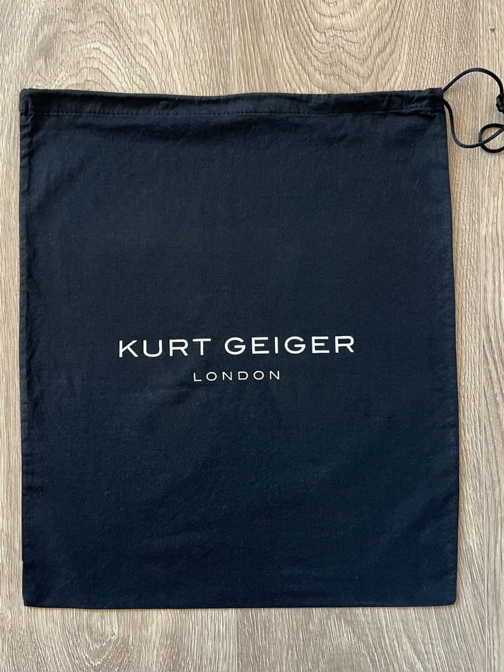 Kurt Geiger dust bag (C126)